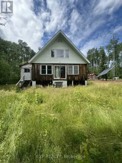 Rustic Waterfront Retreat on Mattagami Lake, A Hidden Gem near Gogama! Escape to tranquility with th...