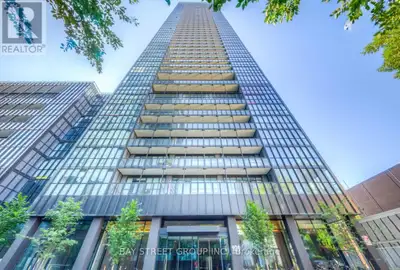 Amazing Owner Occupied Penthouse Unit With Unobstructed South/East Exposure! Soaring 10 Feet Ceiling...