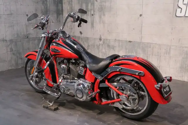 2011 Harley-Davidson CVO SOFTAIL CONVERTIBLE (FLSTSE2) in Sport Bikes in Ottawa - Image 5