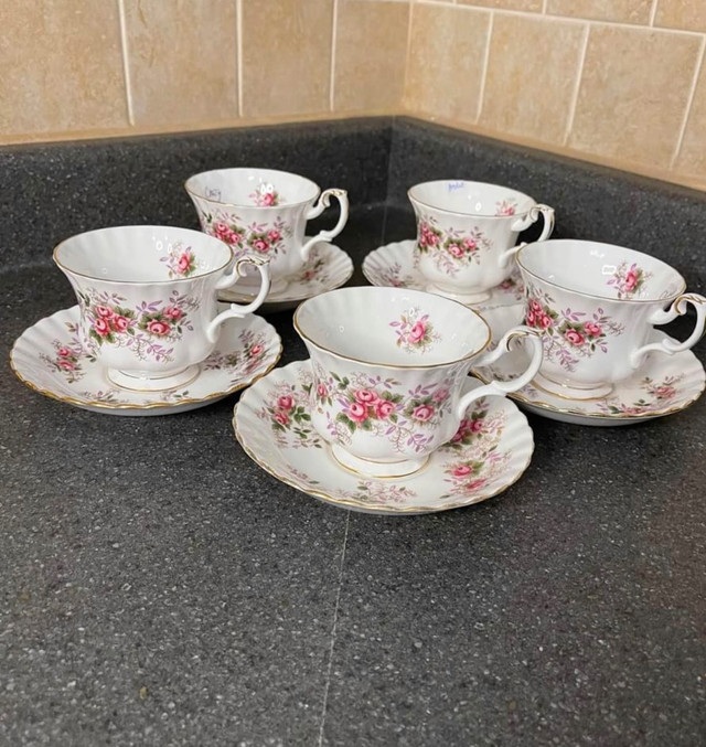 Lavender Rose Royal Albert $50 /5 tea sets or $10 each set in Arts & Collectibles in Oakville / Halton Region - Image 2