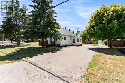 Cute house on a large lot with great potential. Walking distance to schools, restaurants, shopping,...