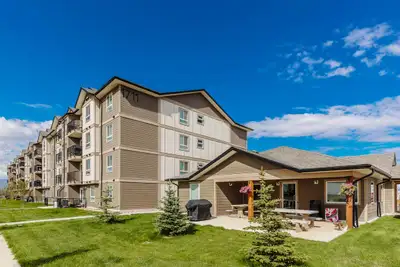 Pet-Friendly Two Bedroom One Bath with In-suite Laundry for Rent