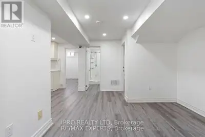 BASEMENT - 30 LARCHWOOD PLACE Brampton (Westgate), Ontario
