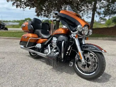Gorgeous 2016 Harley Davidson Ultra Limited. Nicely equipped with extras and Rinehart performance ex...