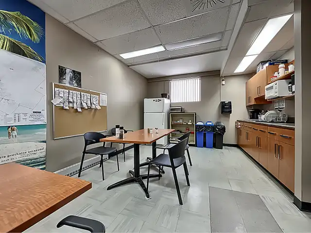 LOCAL INDUSTRIEL À LOUER À JONQUIÈRE – DE 400 À 10 500 PI² in Storage & Parking for Rent in Saguenay - Image 8