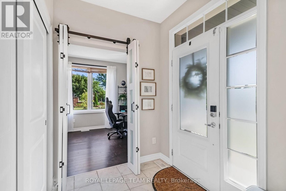 3 STONELEIGH STREET Ottawa, Ontario 5
