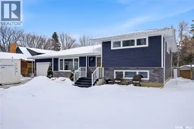 Welcome to 44 Hudson Drive in Regina’s desirable Parliament Place neighbourhood! This spacious and w...