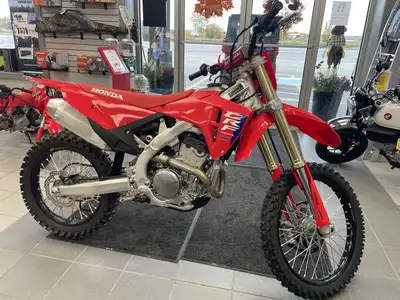 Engine Type: Single-Cylinder Displacement: 15.2 cu. in. (249.4 cc) Bore and Stroke: Bore: 3.11 in. (...