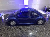 1/18 diecast Autoart 1999 VW Beetle new age blue mint 