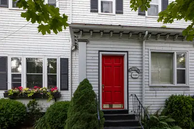 AVAILABLE AUGUST 1ST!!! ONE BEDROOM PLUS DEN!!! PET FRIENDLY!!! Located in the heart of Halifax's vi...