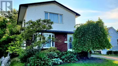 This unique Lindsay split level home is a perfect set up for large families, multi-generational livi...