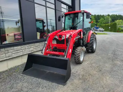 MAHINDRA 1640HST AVEC CABINE ET CHARGEUR FRONTAL, NEUF, 2025, 4X4, DIÉSEL, 3 CYLINDRES, PÉDALES HST...