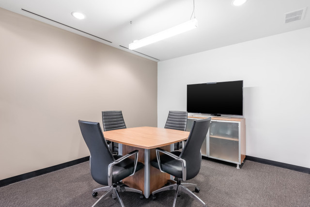 Find office space in Waterloo for 4 persons in Commercial & Office Space for Rent in Kitchener / Waterloo