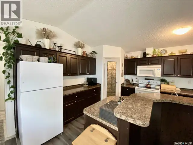 114 3 STREET E Carnduff, Saskatchewan in Houses for Sale in Regina - Image 7