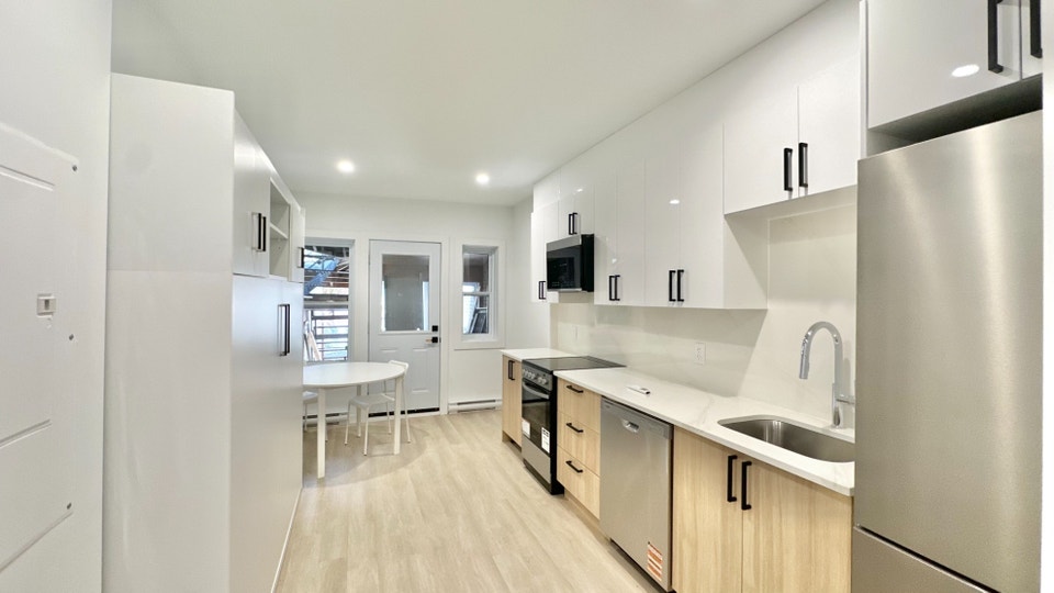 Studio meublé à Hochelaga - Électros + WiFi inclus - Disponible! 2