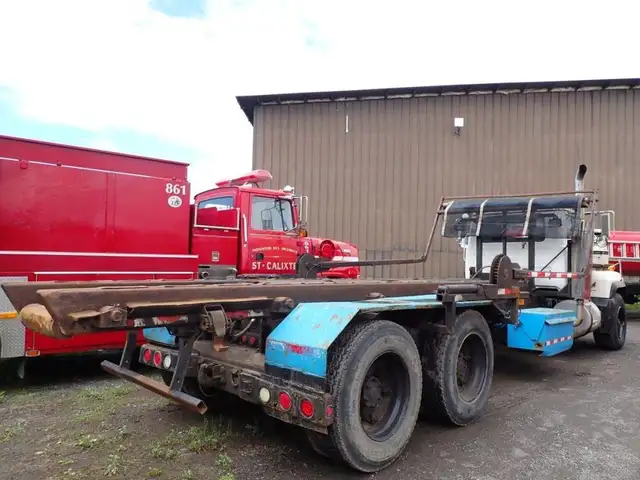 2001 Mack RB688S in Heavy Trucks in Longueuil / South Shore - Image 7