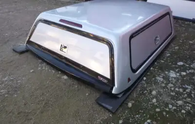 Chevrolet Silverado 2019 - 2025 Chevrolet Silverado 1500 6'6 GAN Blade Silver Metallic Leer Truck Ca...