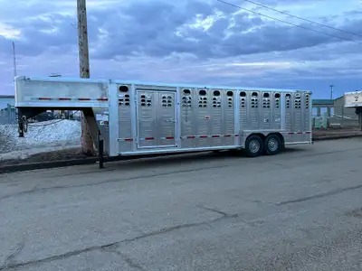 2025 WILSON -26' RANCH HAND STOCK TRAILER 1) MODEL PSGN-5726 RANCH HAND 2) NATURAL ( 26 ) 3) LENGTH...