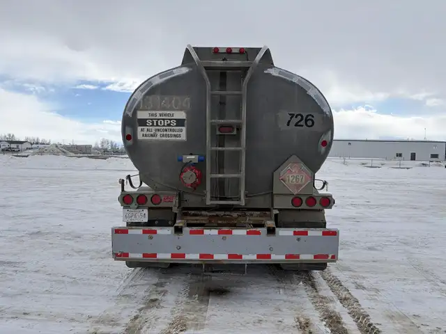 2008 HUTCHINSON TC 406 CRUDE in Heavy Trucks in Lethbridge - Image 7
