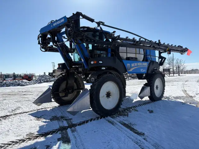 2013 New Holland Guardian SP.365F Sprayer 120 ft Boom #8984 AS in Heavy Equipment in Edmonton - Image 3