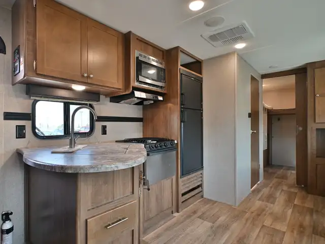 2018 Aspen Trail 29BHS in Travel Trailers & Campers in St. Albert - Image 12