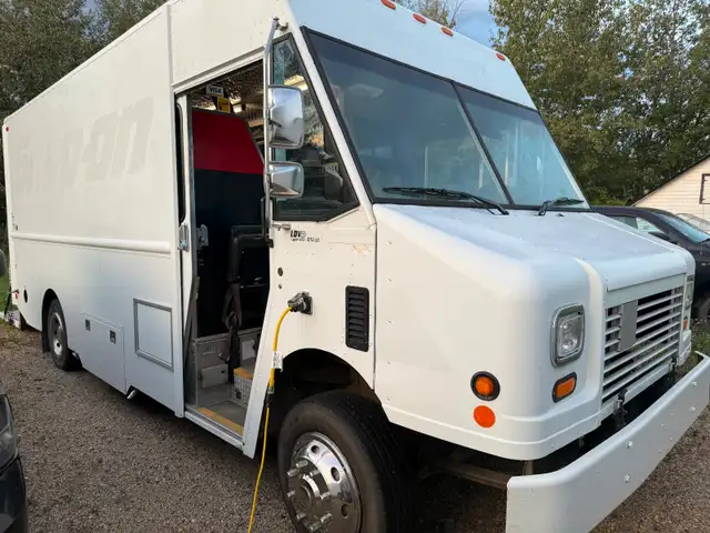 LDV 16 ft Step Van 2010507194611346984963