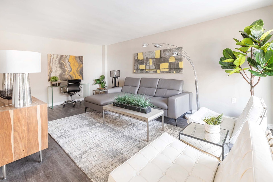 Spacious 2 Bedroom Apartment - Steps to All Amenities! 5