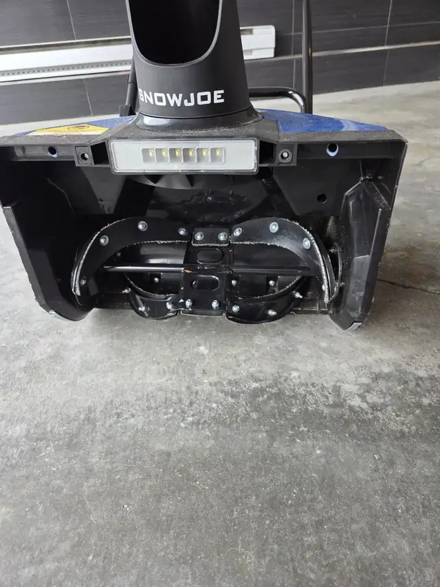 ( PRIX REDUIT )SOUFFLEUSE ELECTRIQUE in Snowblowers in Laval / North Shore - Image 5