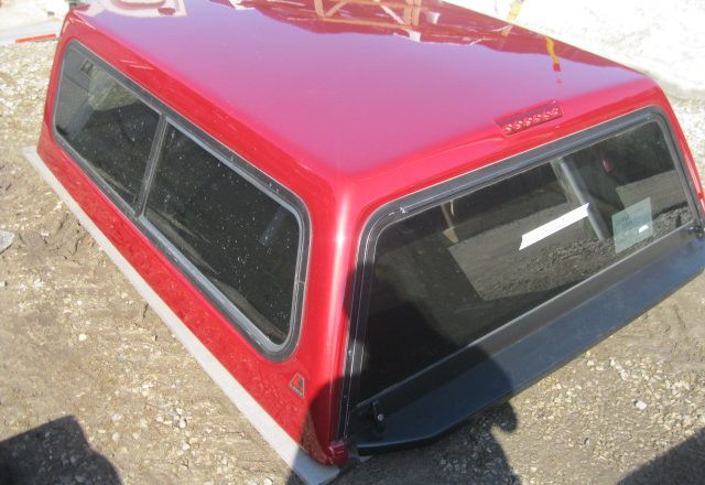 2013-2015 Nissan Titan 6.5' Red Leer 100R Truck cap in Other Parts & Accessories in Kitchener / Waterloo - Image 2