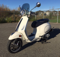 Vespa Primavera ''Yacht Club'' 50cc, 2019, EXCELLENT condition!