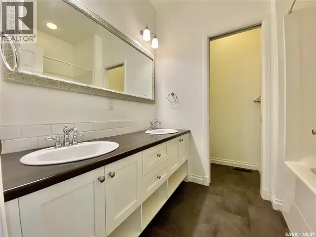 A & B 422 St Mary STREET Esterhazy, Saskatchewan in Houses for Sale in Regina - Image 16