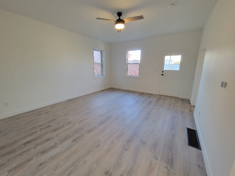 Completely Renovated Beautiful 2bedroom/1 bathroom unit Long Term