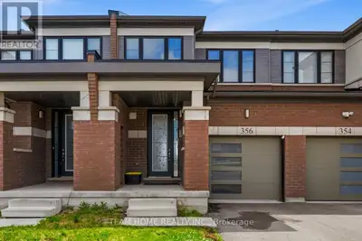 Premium park-facing freehold townhouse in Cambridge! Boasting 1,400+ sq ft of bright, open-concept l...