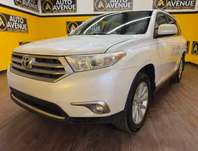 Auto Avenue is proud to present this 2011 Toyota Highlander V6 - a versatile, capable, and family-fr...