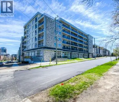 Student-Friendly 1 Bedroom + Den Condo at 275 Larch Street – Move In Immediately! One month free ren...