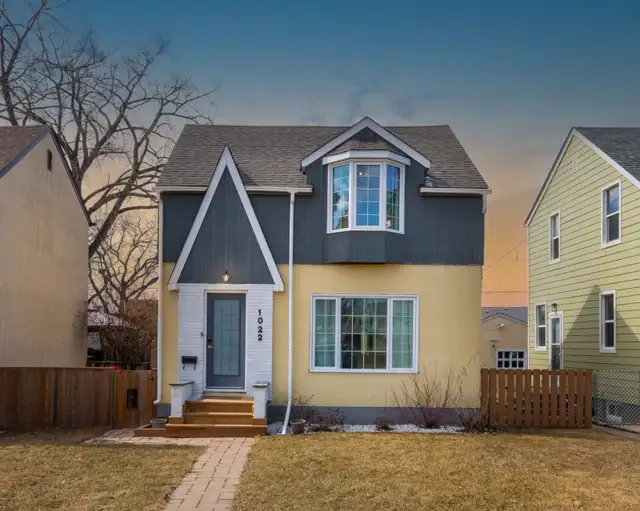 Cute n Cozy 3bdrm 1040sqft 2-Storey nestled on a quiet bay!