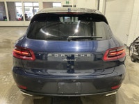 Le Porsche Macan 2018 proposé par AutoStudio 72 à Mirabel affiche 136 000 km et se présente en bleu... (image 2)