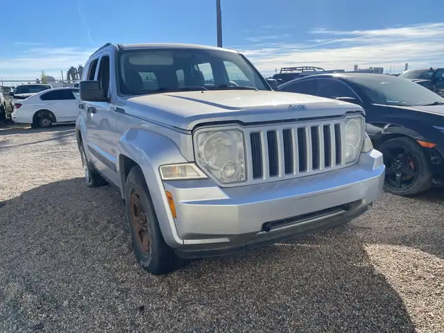 2012 Jeep Liberty 4WD Sport *ONLY FOR PARTS* in Auto Body Parts in Regina - Image 2