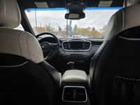 2016 Kia Sorento SX V6 Premium Comfort Meets Confident Performance Elevate every drive with this 201... (image 9)