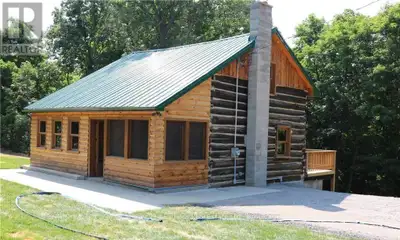 Welcome to 3318 County Rd 8 in Prince Edward County. If you are looking for a tasteful rustic place...