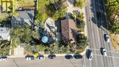 Excellent Main Street exposure for a variety of commercial uses - Medical, General Office, Retail. G...