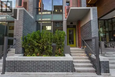 WOW! RARELY AVAILABLE, A rare opportunity to own a TOWNHOUSE in a central downtown location. This sp...