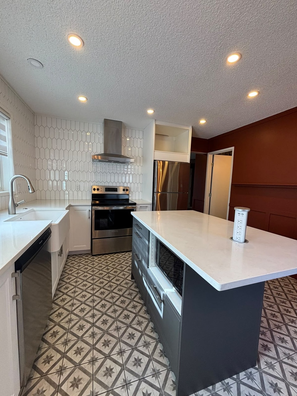 4 Bedroom Townhouse In Grovenor $2395 3