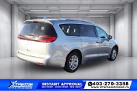 2021 Chrysler Pacifica Touring L Spacious, refined, and built with family comfort in mind, this 2021... (image 4)