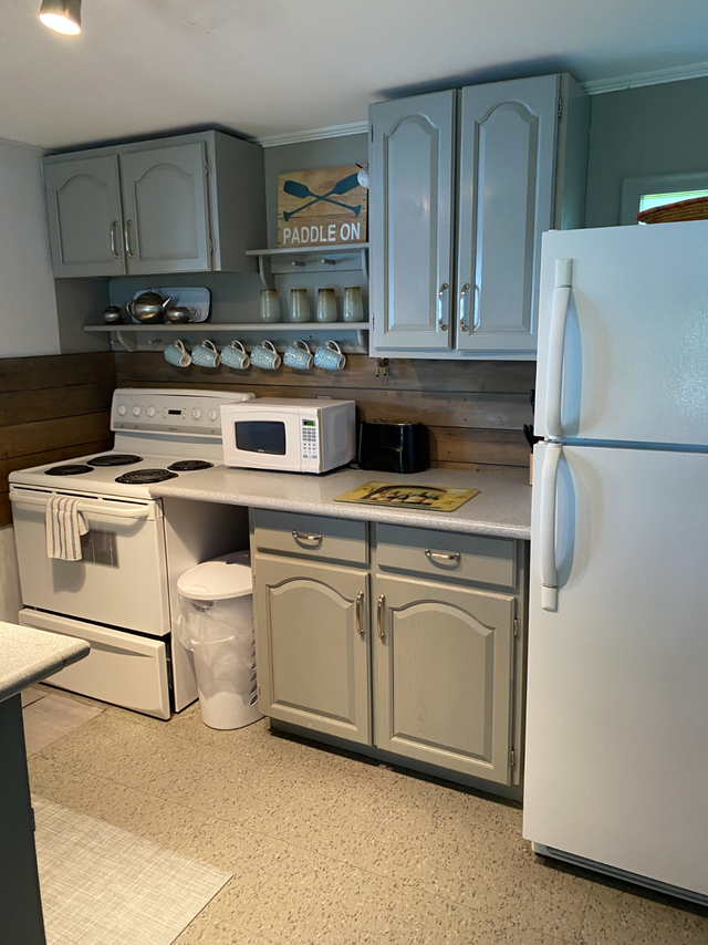 Peace and Tranquility on Lyndhurst Lake -Waterfront Cottages in Ontario in Canada - Image 10