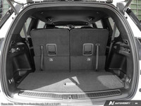 This Jeep Grand Cherokee L has a powerful ERC 3.6L Pentastar(TM) VVT V6 engine w/ESS engine powering... (image 7)