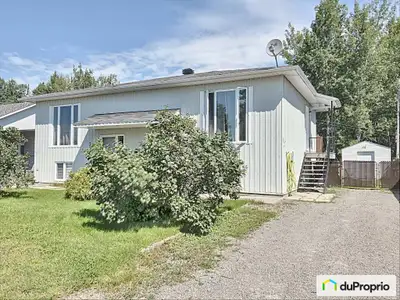 Deux logements 5 1/2, planchers neuf, deux salles de bain & trois chambres au sous-sol. Belle propri...