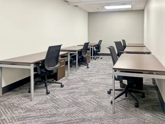 Office space for rent for 3 persons in Saint Foy Quebec in Commercial & Office Space for Rent in Québec City - Image 12