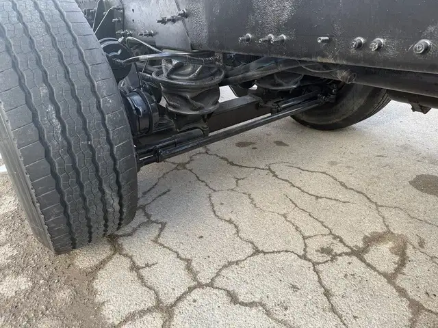 2009 Mack GU813 Granite Cab and Chassis with SPIF Axle, Allison  in Heavy Trucks in Oakville / Halton Region - Image 9