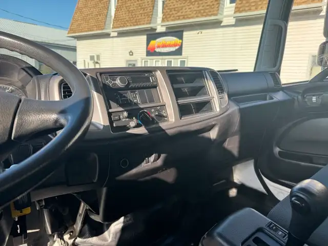 2018 Hino 338 in Heavy Trucks in Hamilton - Image 13